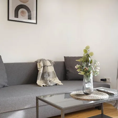 Daire Schoene In I Private Parkplaetze Mit Ladesaeulen I Home2share *